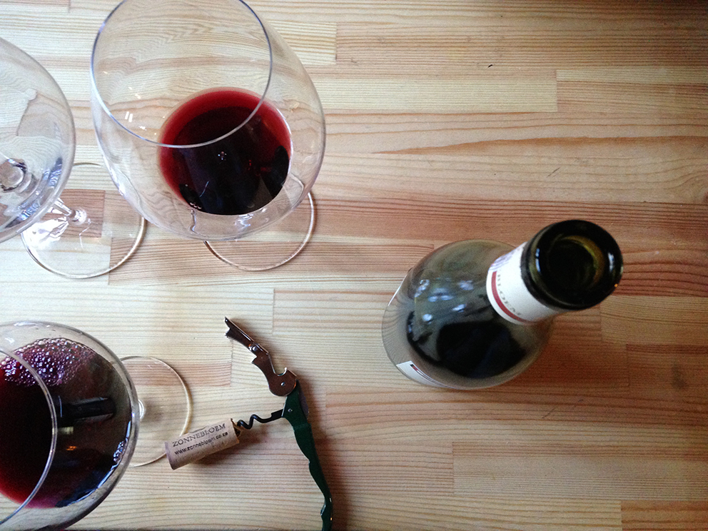 «Правильное вино»: что ищет в бокале опытный дегустатор?  Часть 1. Внешний вид