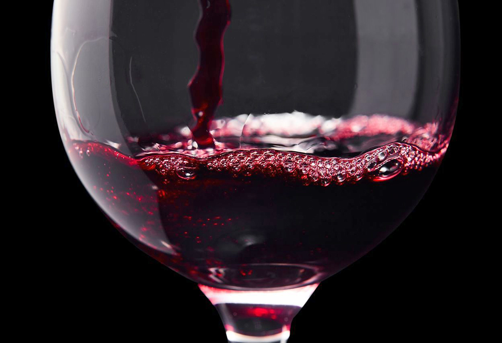 Красное вино против коронавируса — новые данные