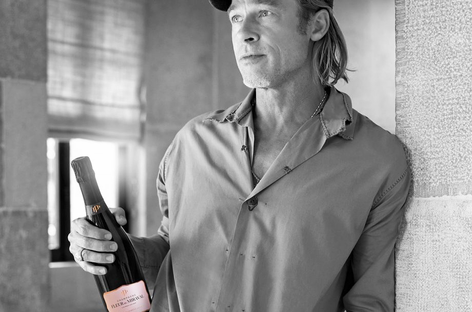 «ER2» — исключительно розовое шампанское от Бреда Питта